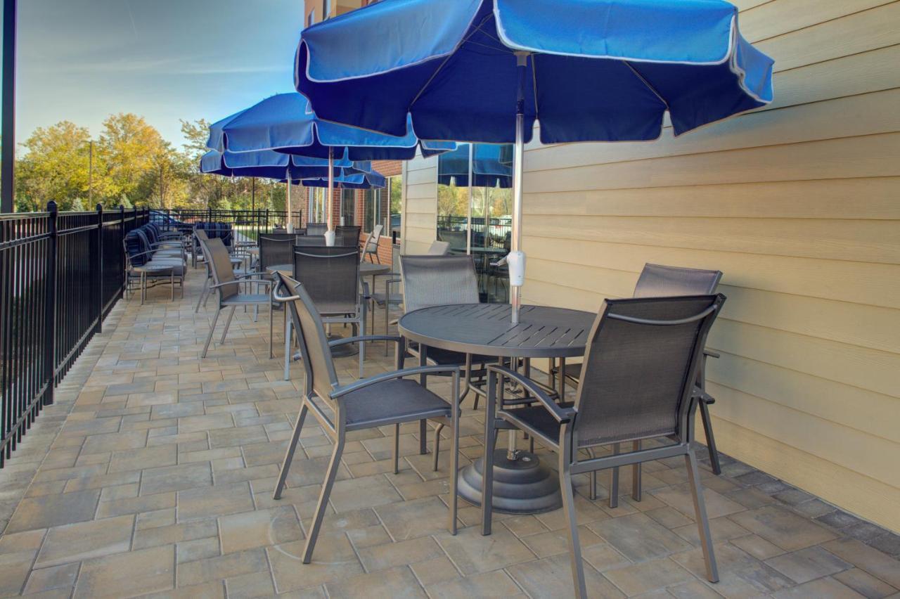 Fairfield Inn & Suites By Marriott Detroit Canton Exterior photo